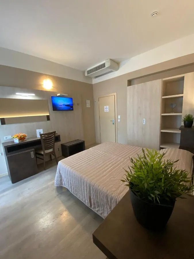Hotel Nuovo Belvedere Rimini 3*,
